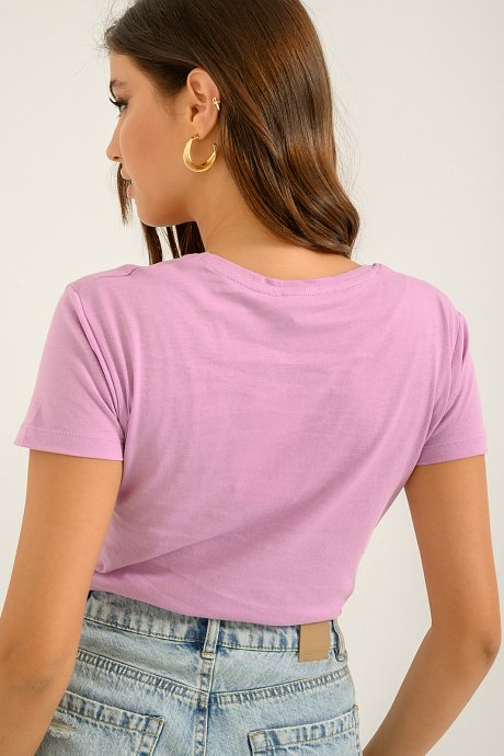 Basic t-shirt with V neckline