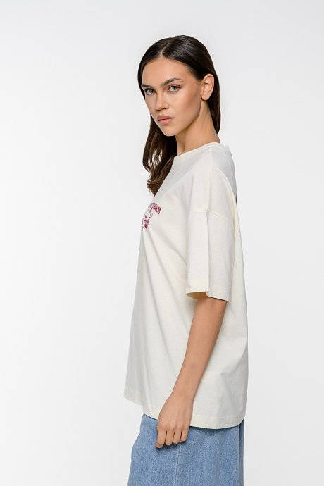 Oversized t-shirt με τύπωμα στην πλάτη