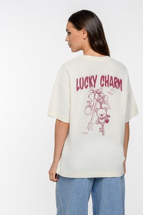 Oversized t-shirt με τύπωμα στην πλάτη