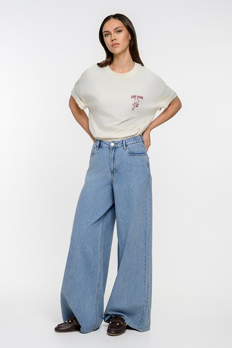 Oversized t-shirt με τύπωμα στην πλάτη