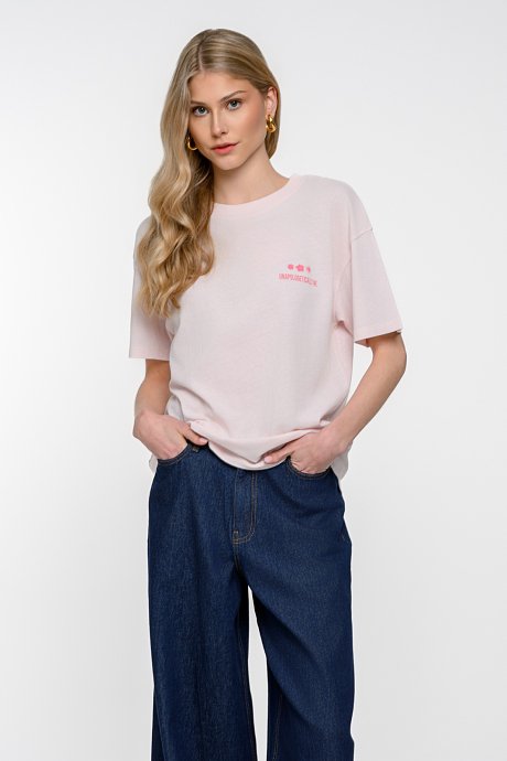 T-shirt με τύπωμα στην πλάτη