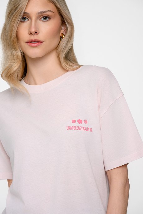 T-shirt με τύπωμα στην πλάτη