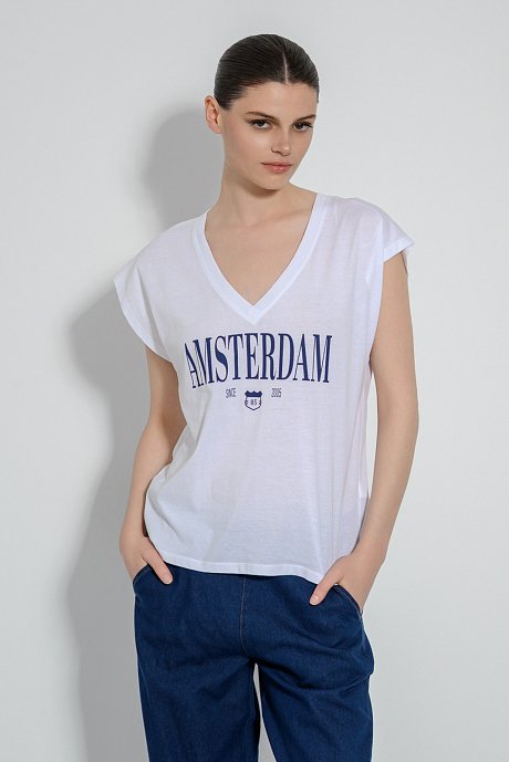 T-shirt με τύπωμα και V λαιμόκοψη