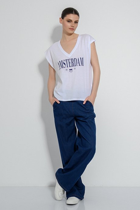 T-shirt με τύπωμα και V λαιμόκοψη