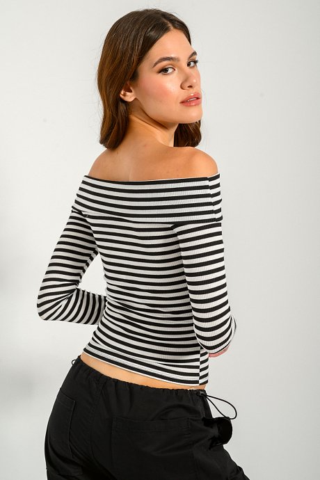 Ribbed top with stripes and turn- down collar