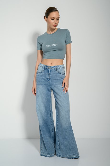 Κροπ t-shirt με τύπωμα