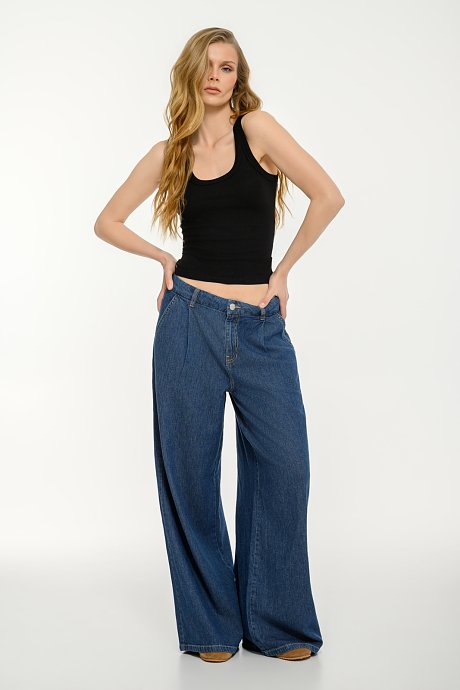 Basic sleeveless ribbed top