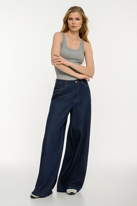 Basic sleeveless ribbed top