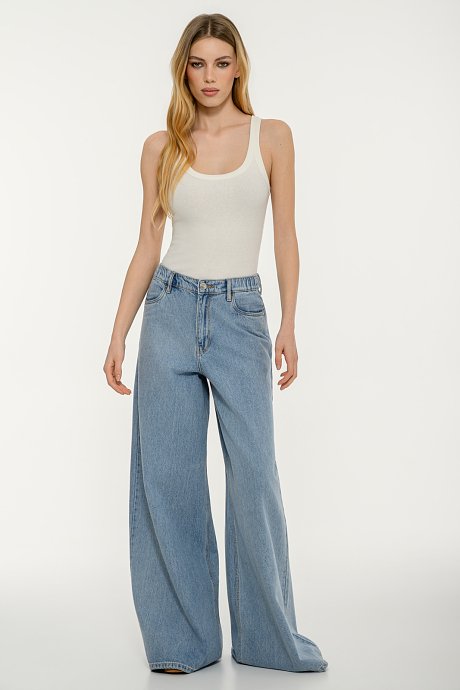 Basic sleeveless ribbed top