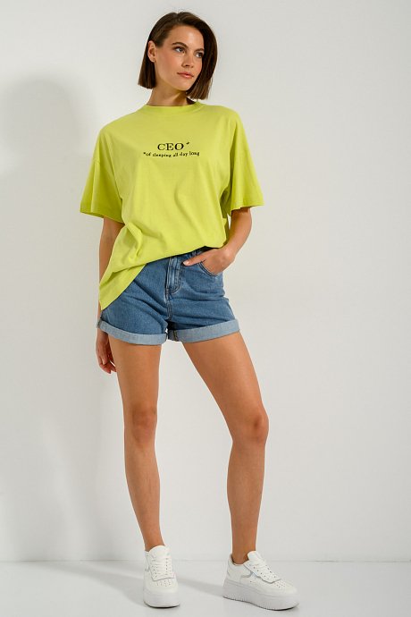 Oversized t-shirt with embroidered pattern
