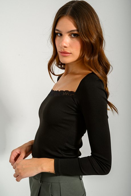 Ribbed top with lace detail
