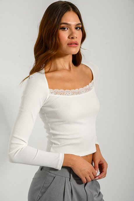 Ribbed top with lace detail