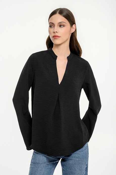 Blouse with wide sleeves
