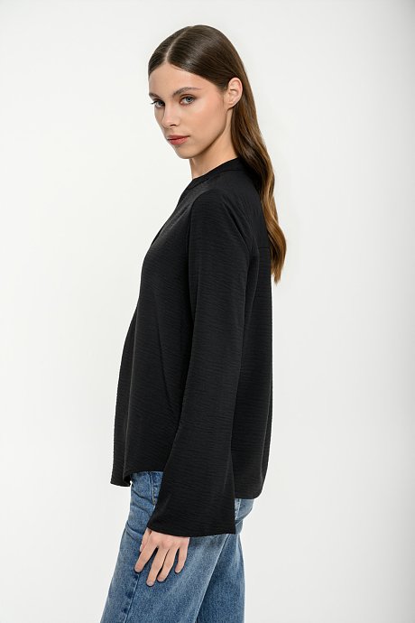 Blouse with wide sleeves