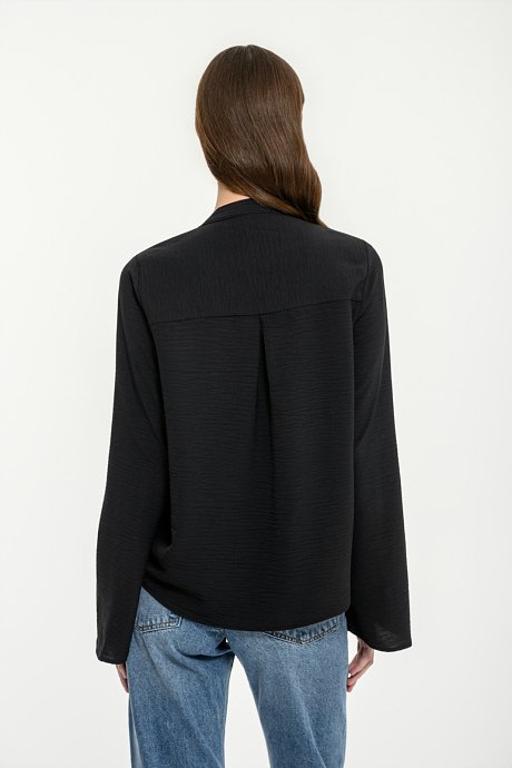 Blouse with wide sleeves