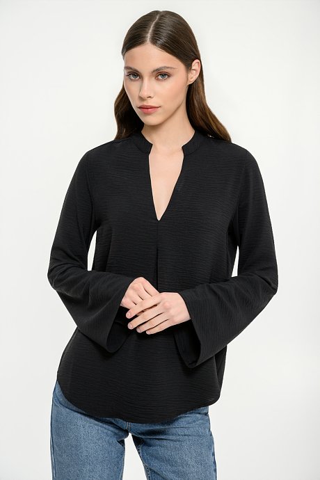 Blouse with wide sleeves