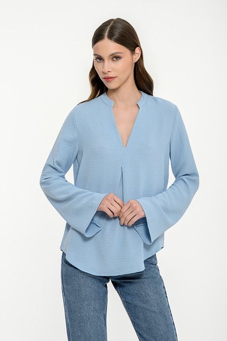 Blouse with wide sleeves