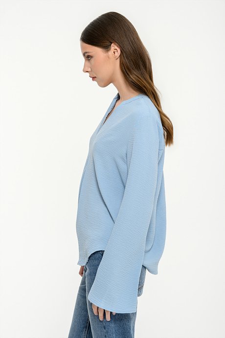 Blouse with wide sleeves