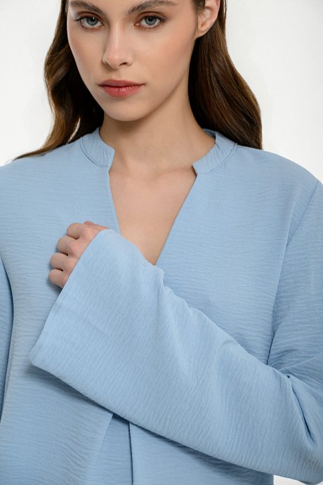 Blouse with wide sleeves