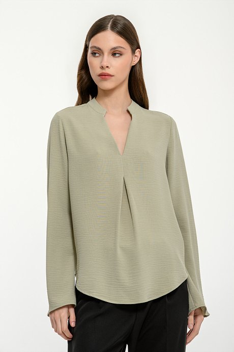 Blouse with wide sleeves