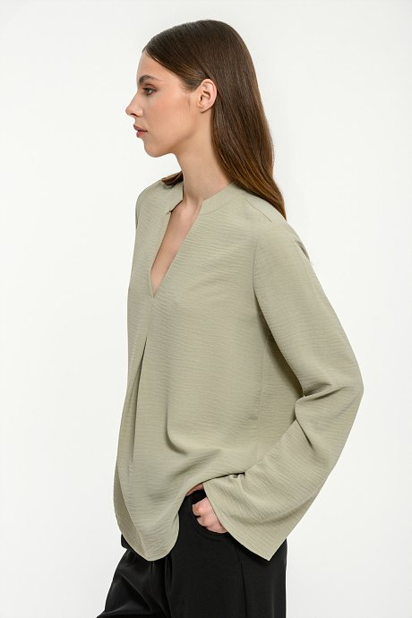 Blouse with wide sleeves