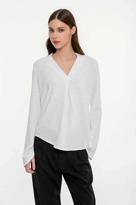 Blouse with wide sleeves