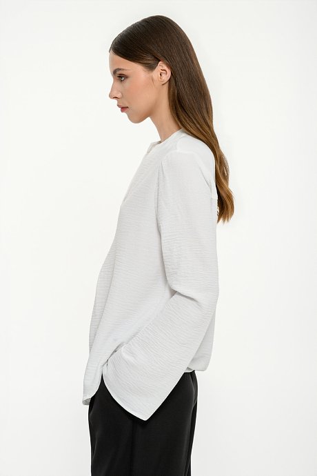 Blouse with wide sleeves