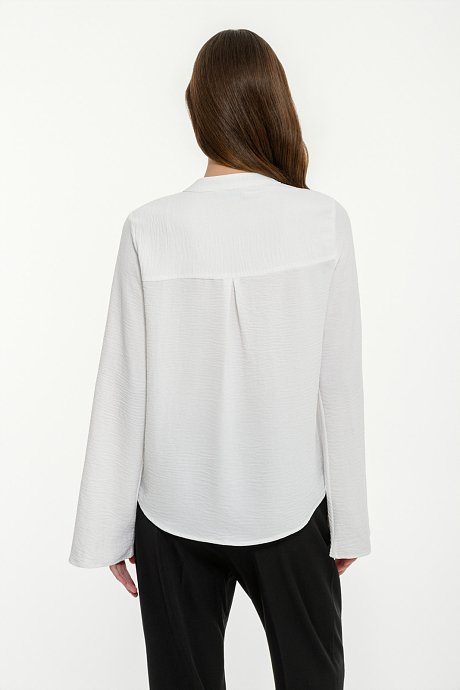 Blouse with wide sleeves