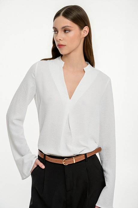 Blouse with wide sleeves