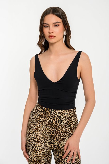 Lycra sleeveless bodysuit with V neckline