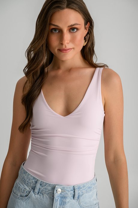 Lycra sleeveless bodysuit with V neckline