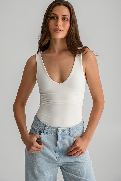 Lycra sleeveless bodysuit with V neckline