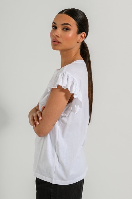 T-shirt with embroidered pattern