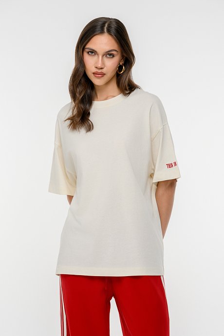 Oversized t-shirt με τύπωμα στην πλάτη