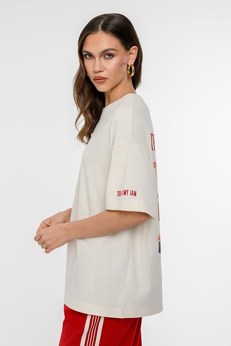 Oversized t-shirt με τύπωμα στην πλάτη
