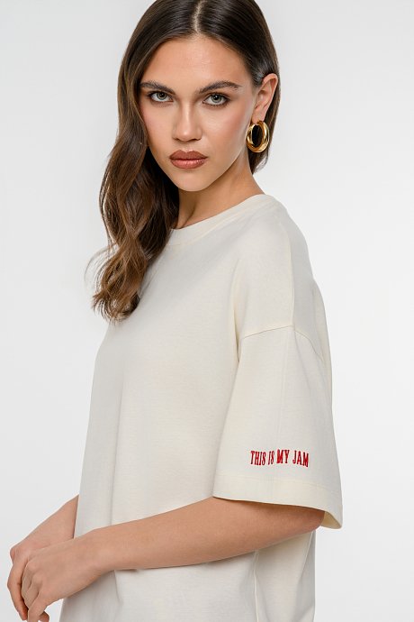 Oversized t-shirt με τύπωμα στην πλάτη