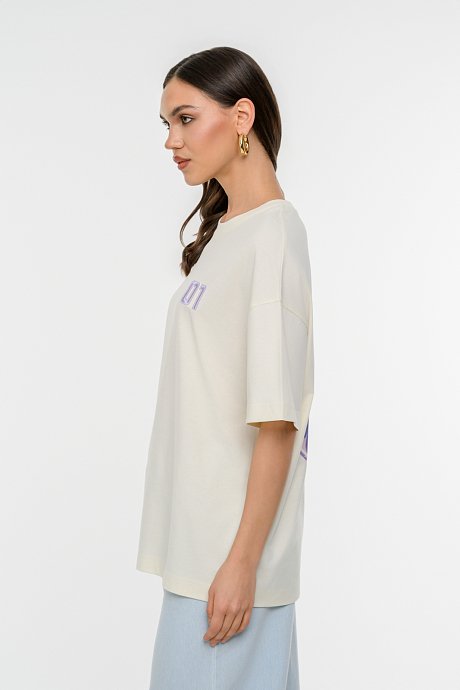 Oversized t-shirt με τύπωμα στην πλάτη