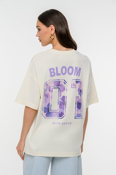 Oversized t-shirt με τύπωμα στην πλάτη