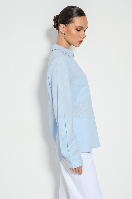 Linen blouse with buttons