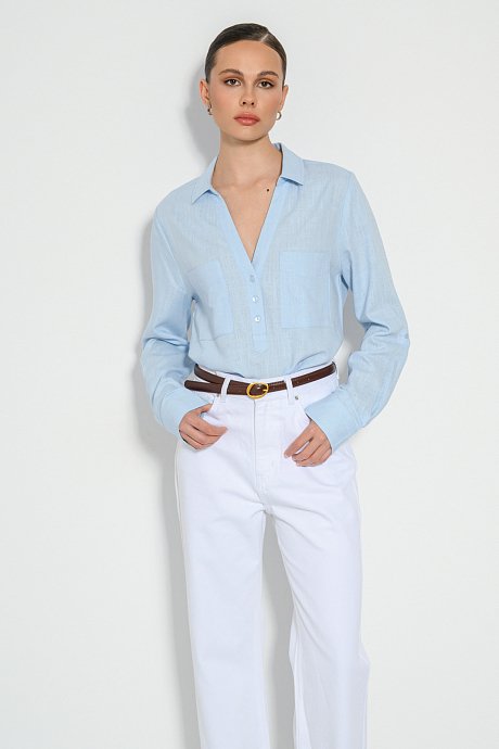 Linen blouse with buttons