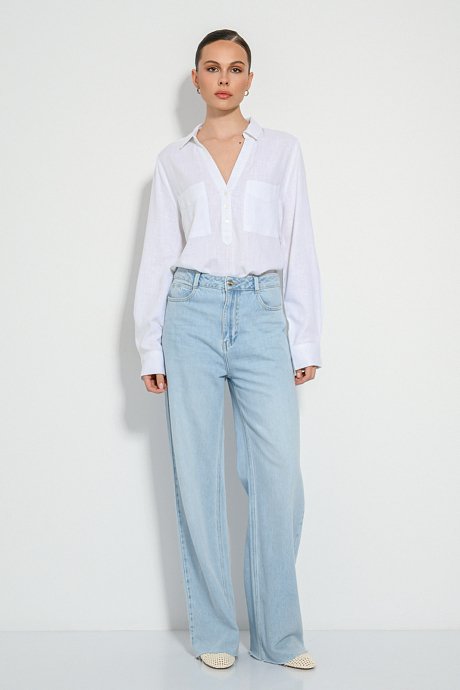 Linen blouse with buttons
