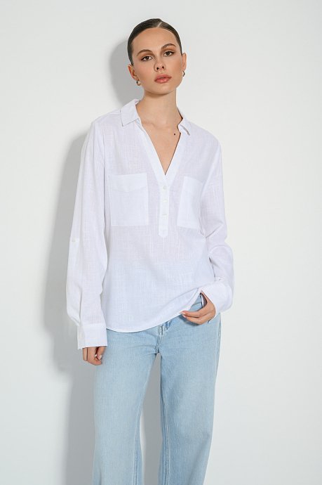 Linen blouse with buttons