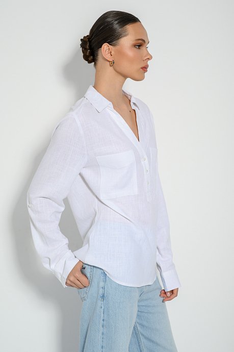 Linen blouse with buttons