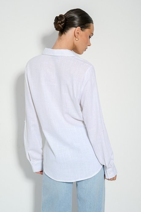 Linen blouse with buttons