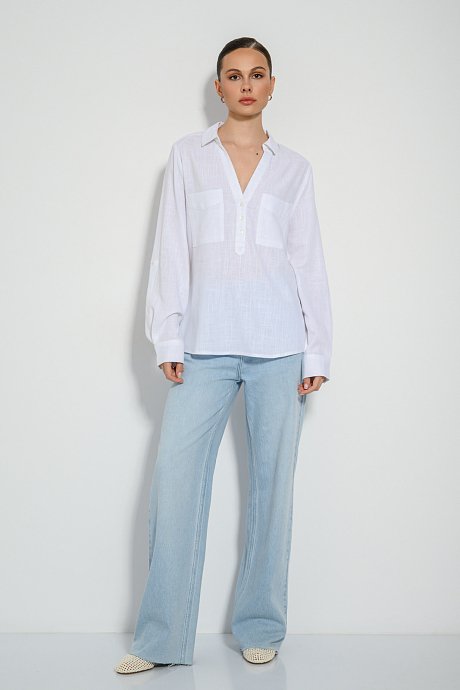 Linen blouse with buttons