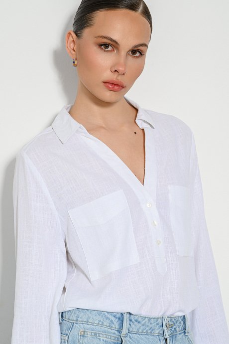 Linen blouse with buttons