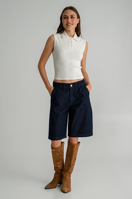 Sleeveless polo top with front print