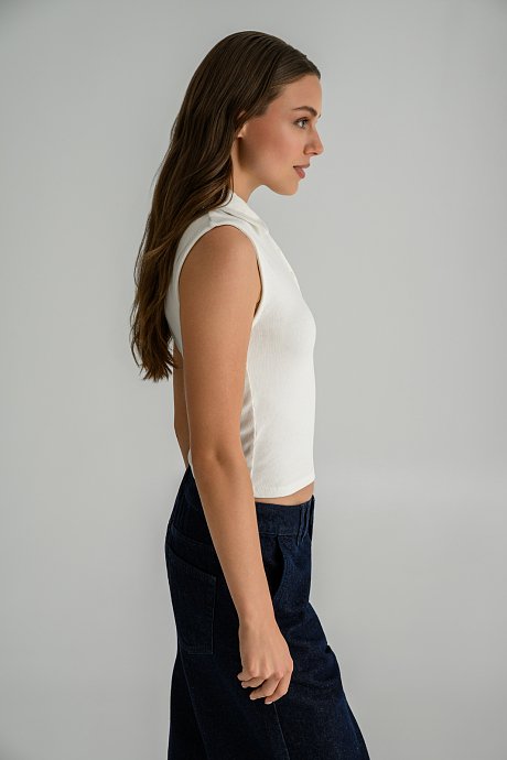 Sleeveless polo top with front print