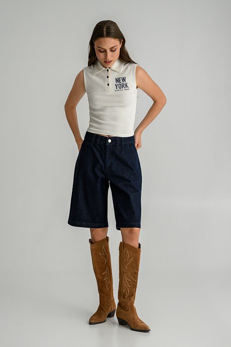 Sleeveless polo top with front print