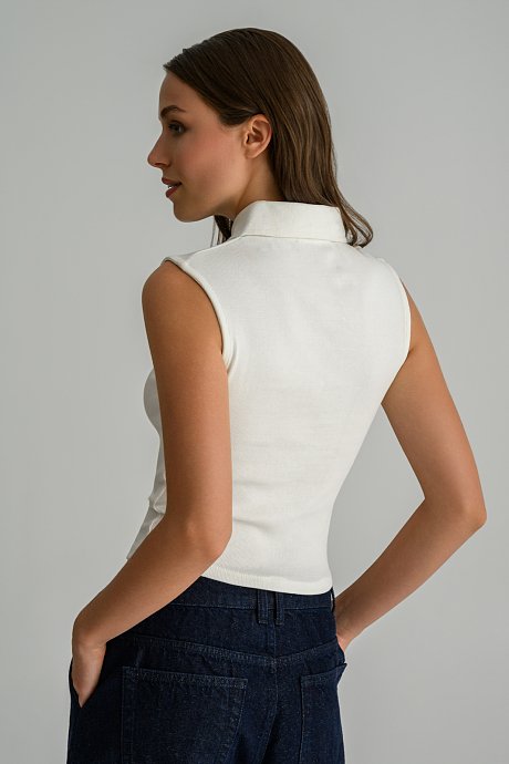 Sleeveless polo top with front print